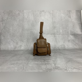 5BC146 Brown M Самая характерная сумка