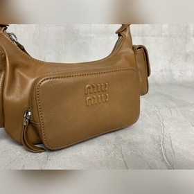 5BC146 Brown M Самая характерная сумка