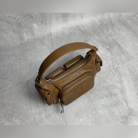 5BC146 Brown M Самая характерная сумка