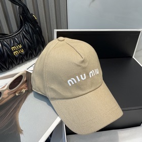 [Miumiu] Новинка： бейсболка с вышивк