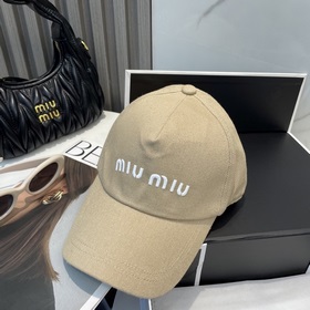 [Miumiu] Новинка： бейсболка с вышивк