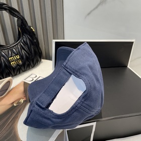 [Miumiu] Новинка： бейсболка с вышивк