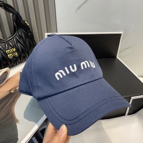 [Miumiu] Новинка： бейсболка с вышивк