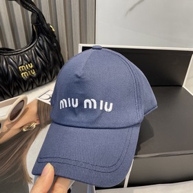 [Miumiu] Новинка： бейсболка с вышивк
