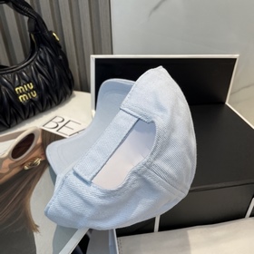 [Miumiu] Новинка： бейсболка с вышивк