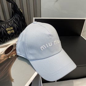 [Miumiu] Новинка： бейсболка с вышивк