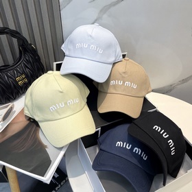[Miumiu] Новинка： бейсболка с вышивк