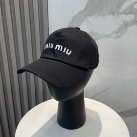 [Miumiu] Новинка： бейсболка с вышивк