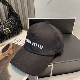 [Miumiu] Новинка： бейсболка с вышивк