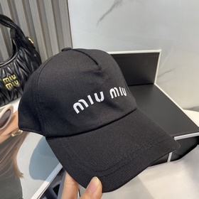 [Miumiu] Новинка： бейсболка с вышивк