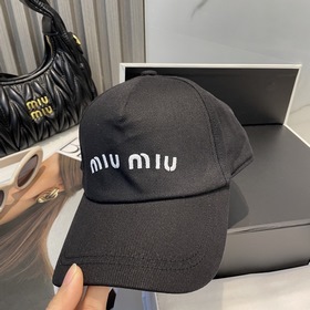 [Miumiu] Новинка： бейсболка с вышивк