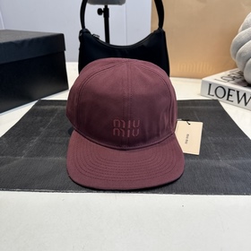 Эксклюзивная бейсболка Miu Boutique с