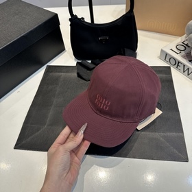Эксклюзивная бейсболка Miu Boutique с 