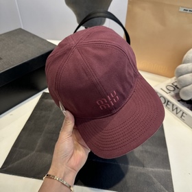 Эксклюзивная бейсболка Miu Boutique с 