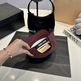 Эксклюзивная бейсболка Miu Boutique с 