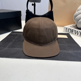 Эксклюзивная бейсболка Miu Boutique с