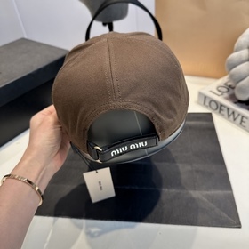 Эксклюзивная бейсболка Miu Boutique с 