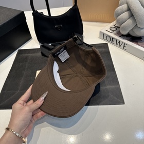 Эксклюзивная бейсболка Miu Boutique с 