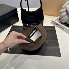 Эксклюзивная бейсболка Miu Boutique с 