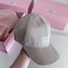 MiuMiu Высококачественная бейсболка из