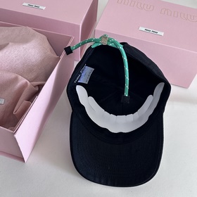 MiuMiu Высококачественная бейсболка из