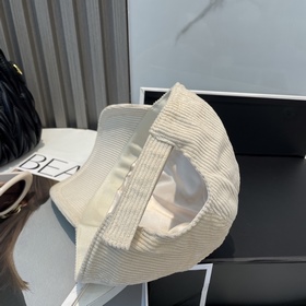 Кепка Miu Limited Edition из вельвета,
