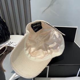 Кепка Miu Limited Edition из вельвета,