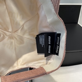 Кепка Miu Limited Edition из вельвета,