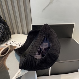 Кепка Miu Limited Edition из вельвета,