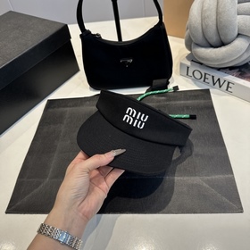 Спортивная кепка MIUMIU с открытым вер