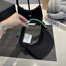 Спортивная кепка MIUMIU с открытым вер