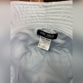 Оригинальная рыбацкая шляпа MIUMIU цве