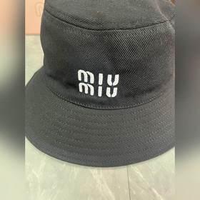 Оригинальная рыбацкая шляпа MIUMIU цве