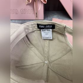 Аутентичная бейсболка MIUMIU цвета мак