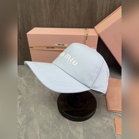Аутентичная бейсболка MIUMIU цвета мак