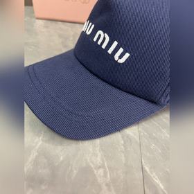 Аутентичная бейсболка MIUMIU цвета мак