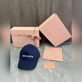 Аутентичная бейсболка MIUMIU цвета мак