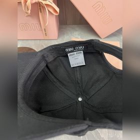 Аутентичная бейсболка MIUMIU цвета мак
