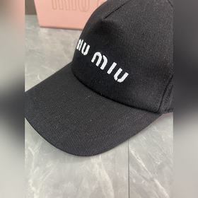 Аутентичная бейсболка MIUMIU цвета мак