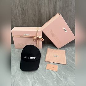 Аутентичная бейсболка MIUMIU цвета мак