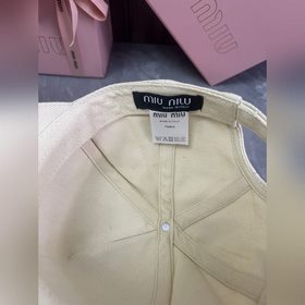 Аутентичная бейсболка MIUMIU цвета мак