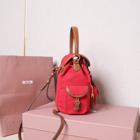 MIUMIU Новинка Рюкзак в академическом