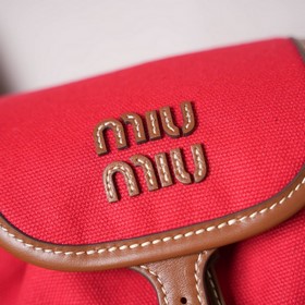 MIUMIU Новинка Рюкзак в академическом 