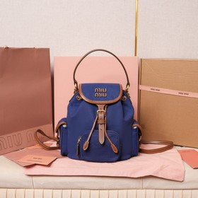 MIUMIU Новинка Рюкзак в академическом