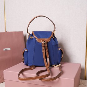 MIUMIU Новинка Рюкзак в академическом 