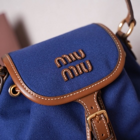 MIUMIU Новинка Рюкзак в академическом 