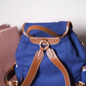 Доставка рюкзака MIUMIU Новинка： рюк