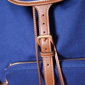 Доставка рюкзака MIUMIU Новинка： рюк