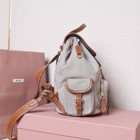 Доставка рюкзака MIUMIU Новинка： рюк