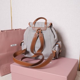 Доставка рюкзака MIUMIU Новинка： рюк